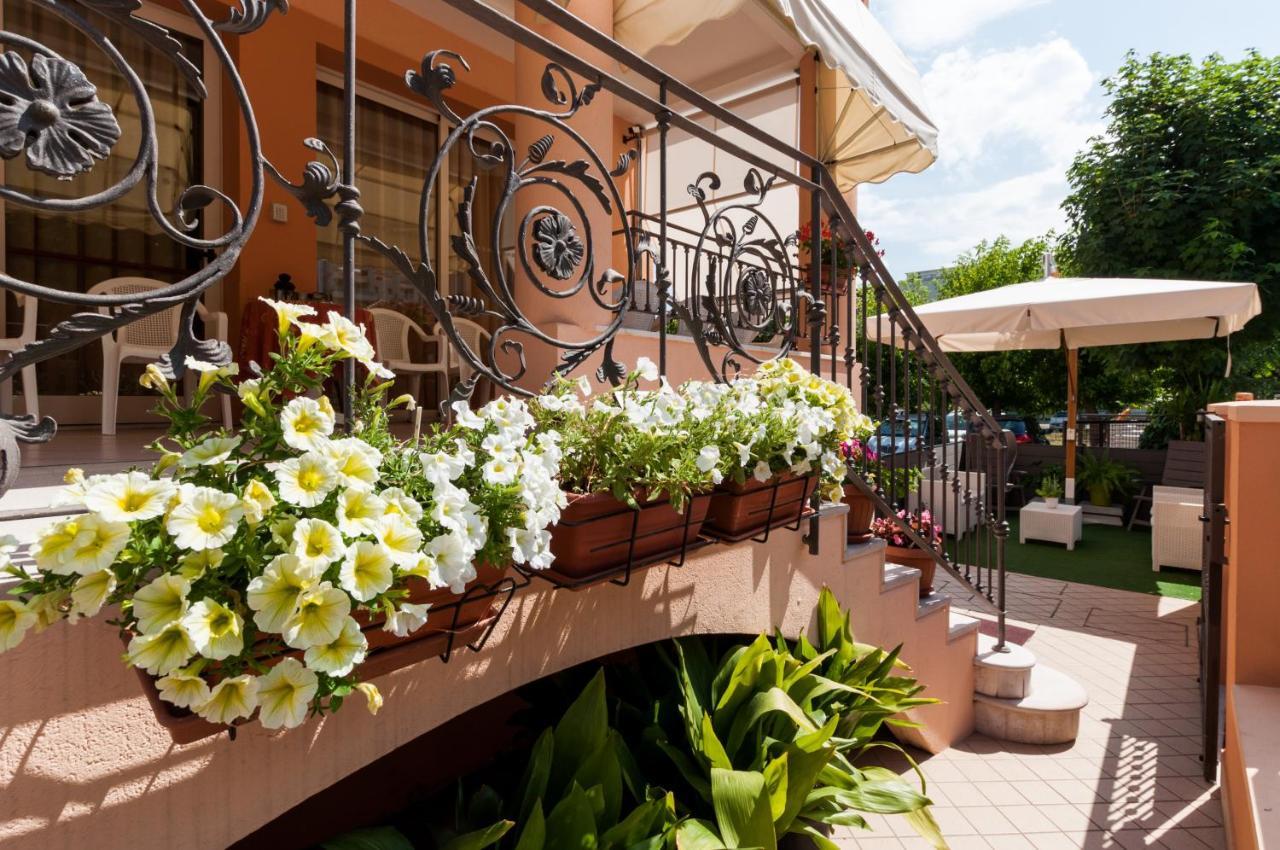 Hotel Villa Gioiosa Rimini Esterno foto